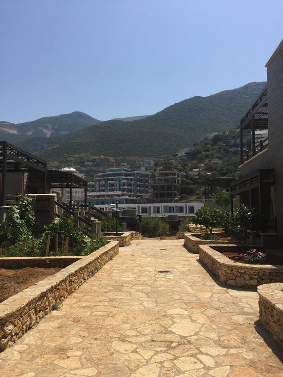 Renissa's * Vlore