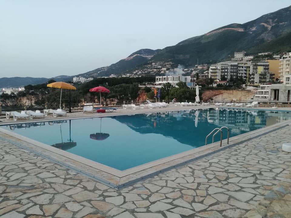 Renissa's * Vlore